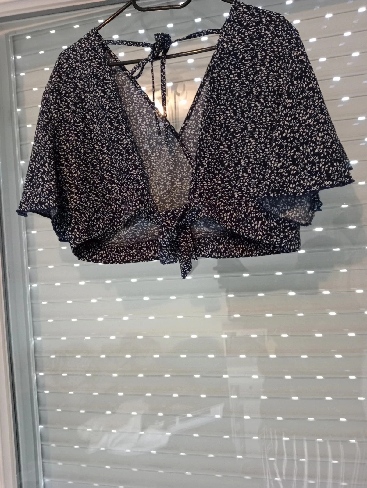 Top corto floral azul marino – photo 2